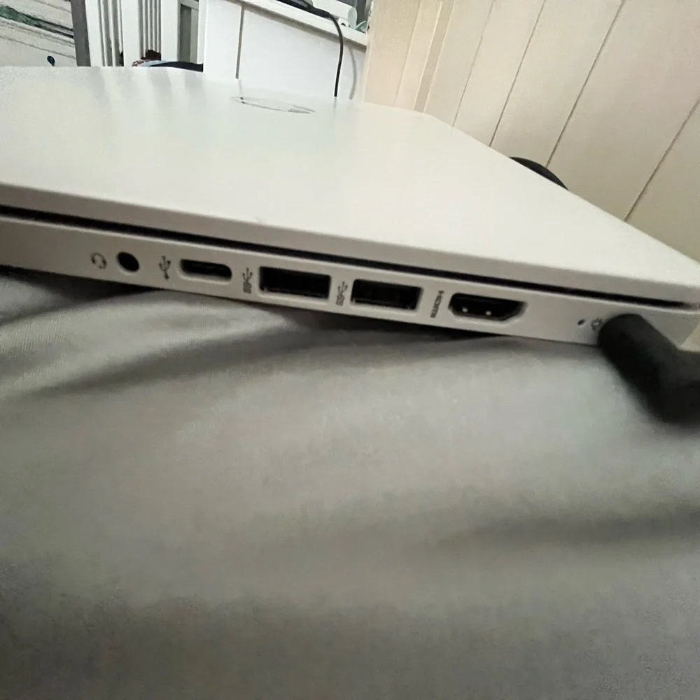 HP laptop 14 inch screen stream HD